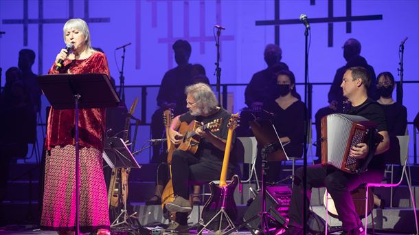 Euskal musikariak 'Oholtzan', Tabakaleran. (Irudia: EITB Media)