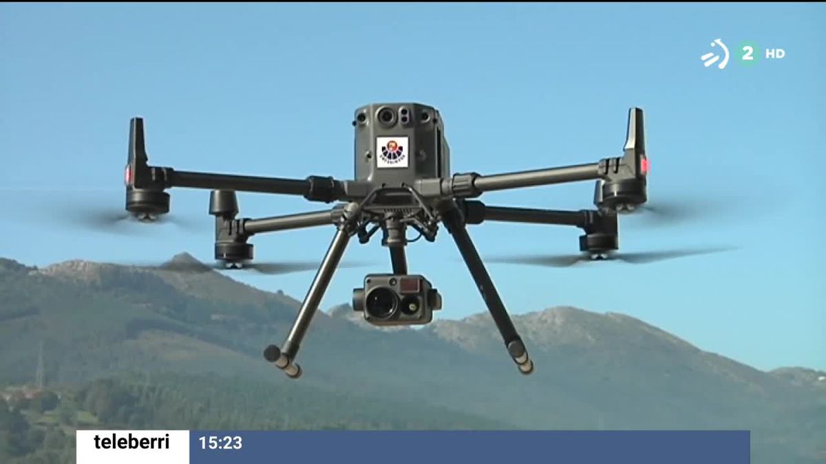 Ertzaintzaren drone bat. EITB Mediaren bideo batetik ateratako irudia.