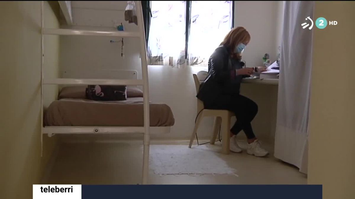Una interna en su celda del "módulo de respeto" de la cárcel de Álava. Foto: EITB Media