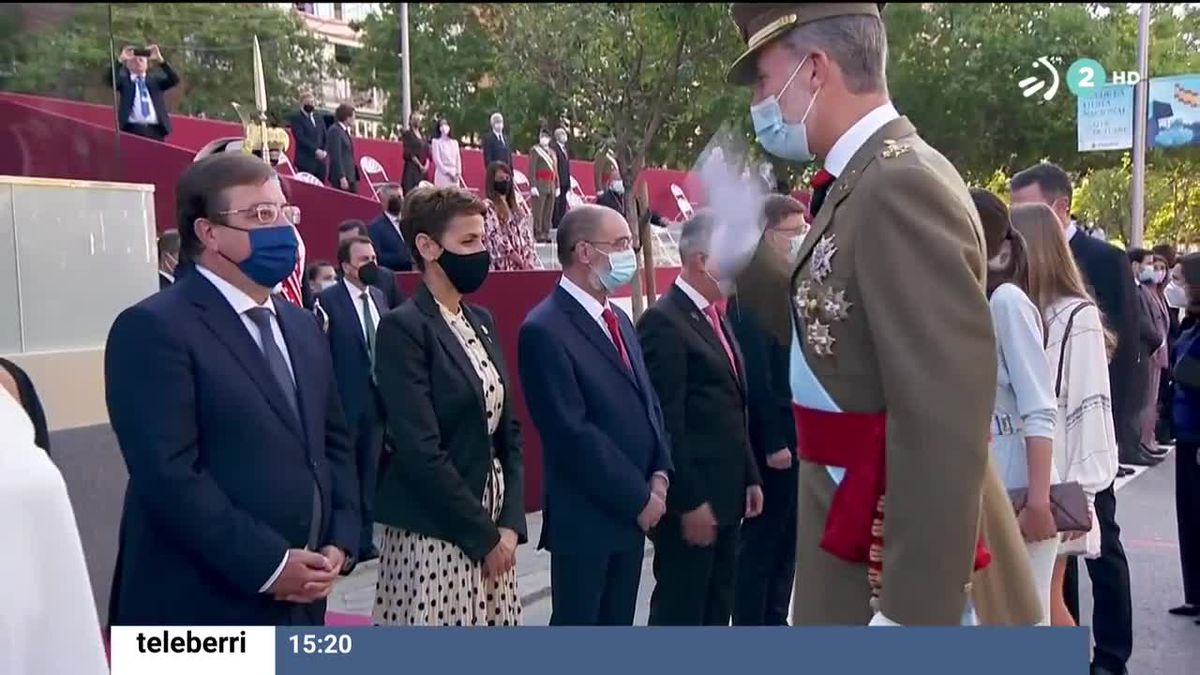 El rey Felipe VI saluda a María Chivite. Foto: EiTB Media