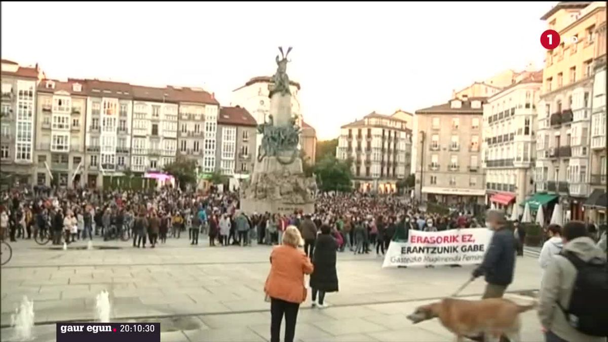 Andre Maria Zuriaren plazan egindako elkarretaratzea. EITB Media