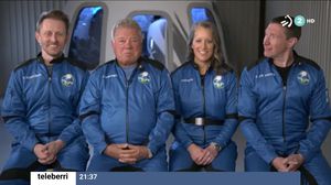 El capitán Kirk, de Star trek, viaja al espacio a bordo del cohete del multimillonario Jeff Bezos