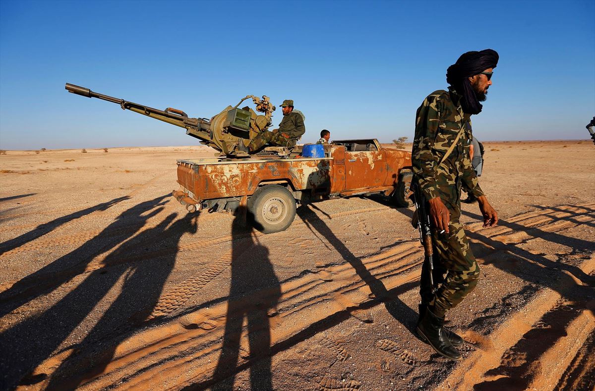 Fornte Polisarioaren milizianoak Saharako Errepublika Arabiar Demokratikoa. Argazkia: EFE