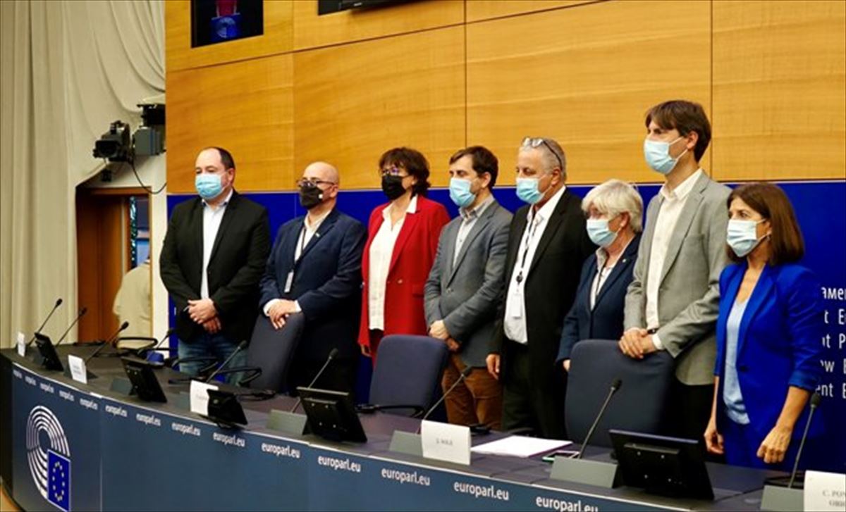 Los eurodiputados de fuerzas independentistas. Foto: Self-Determination Caucus