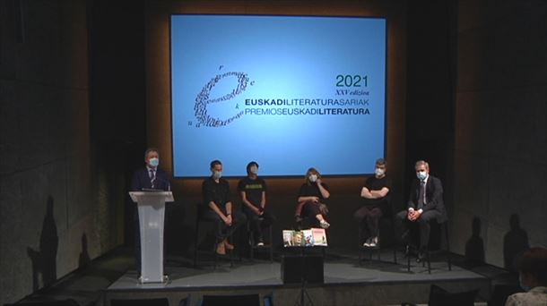 Acto de anuncio de las y los ganadores del premio Euskadi de literatura