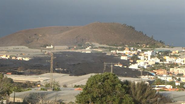 La lava atraviesa La Laguna