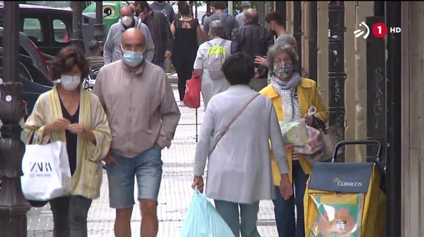 Jendea kalean. EITB Mediaren bideo batetik ateratako irudia.