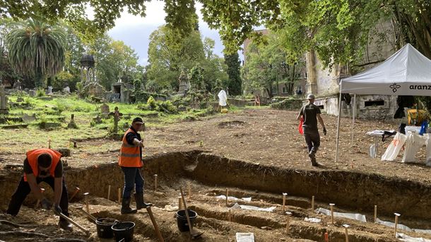 Excavación en el cementerio de Begoña
