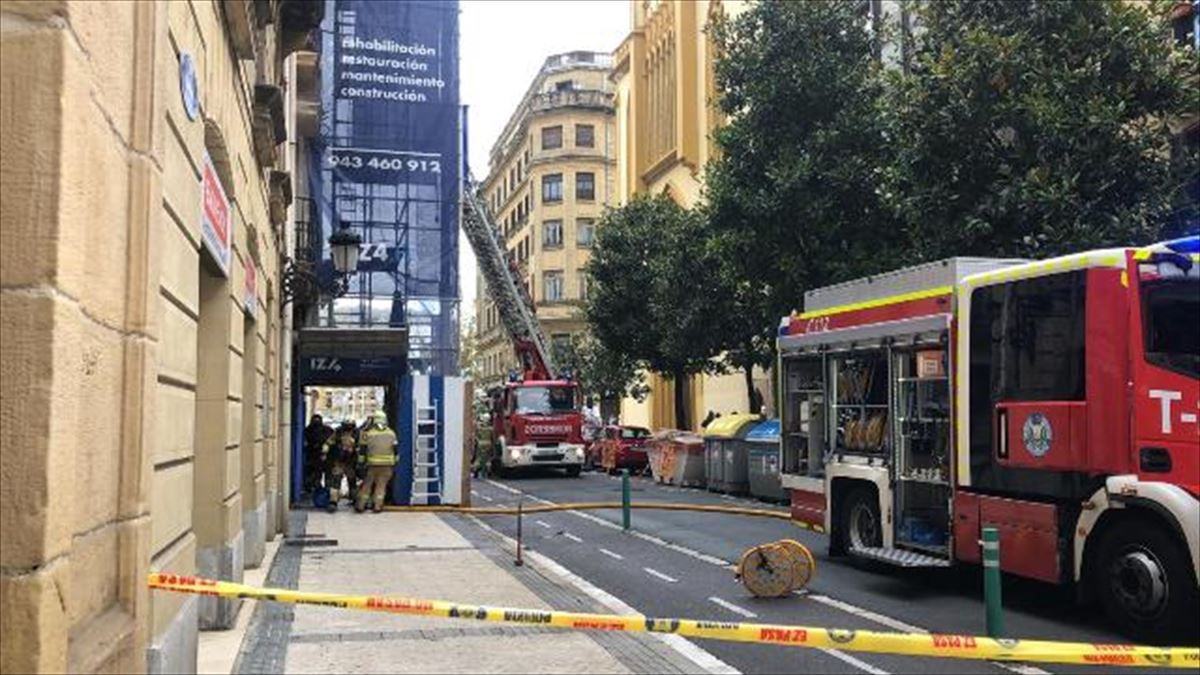 Incendio en la calle Camino de Donostia-San Sebastián. Foto: Bomberos Euskadi