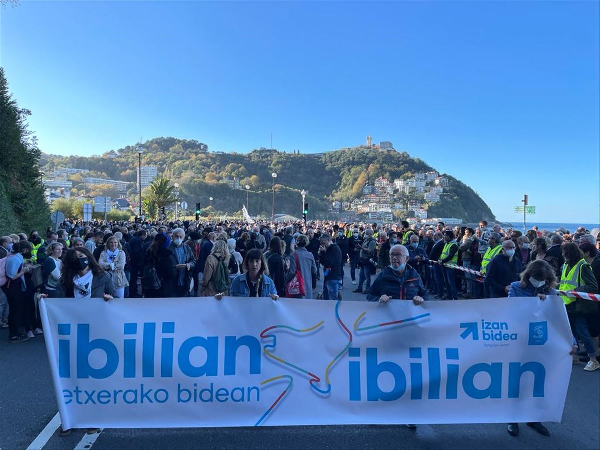 Cabeza de la manifestación de Sare en Donostia-San Sebastián. Foto: EiTB