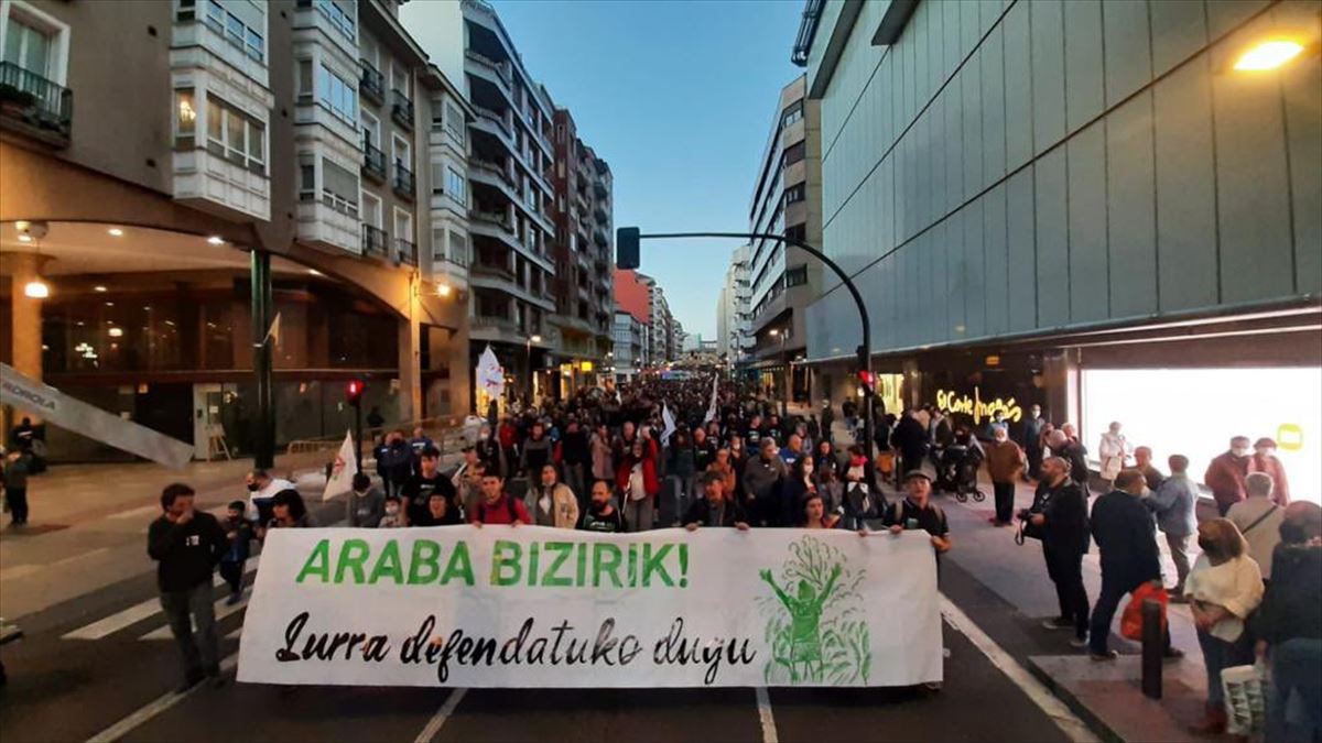 Manifestación convocada por 'Araba Bizirik'. Foto: Radio Vitoria