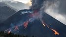 El colapso parcial del cono del volcán de La Palma deja expuesta una gran fuente de lava