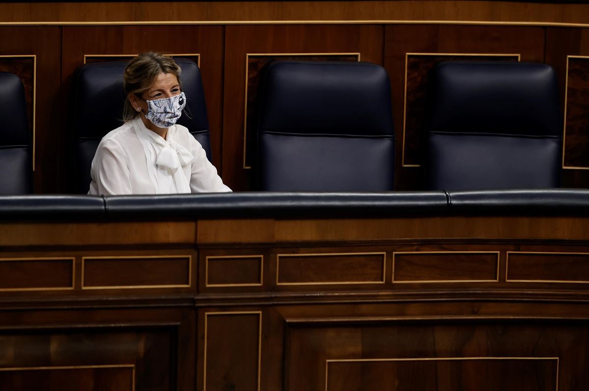 La ministra y vicepresidenta del Gobierno español, Yolanda Díaz, en el Congreso. Foto: EFE