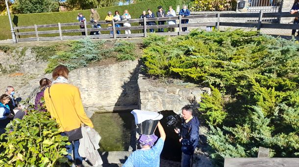 Recreación teatral con un toque de humor de las mujeres lavanderas