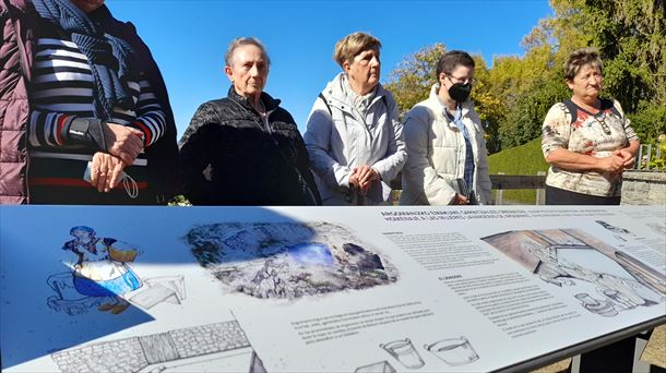 Inauguración de la placa conmemorativa en el lavadero de Argomaniz