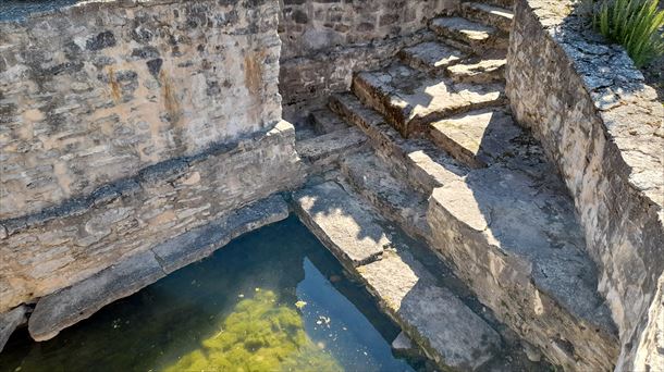 Pilata del espacio dedicado a lavar la ropa del lavadero de Argomaniz