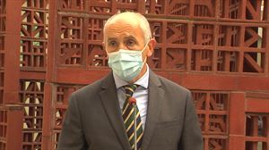 Jaurlaritzak Auzitegi Konstituzionalaren epaia ezagutu nahi du isunen inguruan erabaki bat hartu aurretik