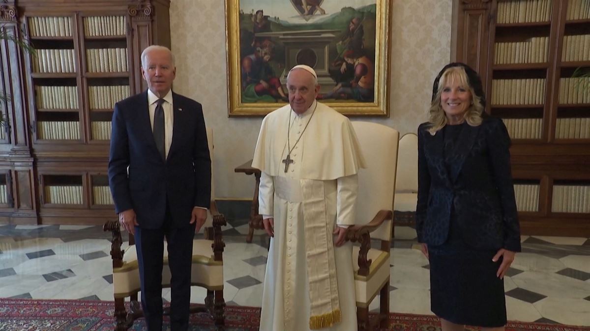 El Papa Francisco y Joe y Jill Biden. Imagen: EITB Media