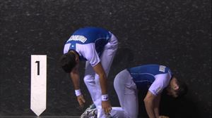 Los pelotaris acaban por los suelos, en el enrevesado tanto del último partido de Olaizola en Oiartzun
