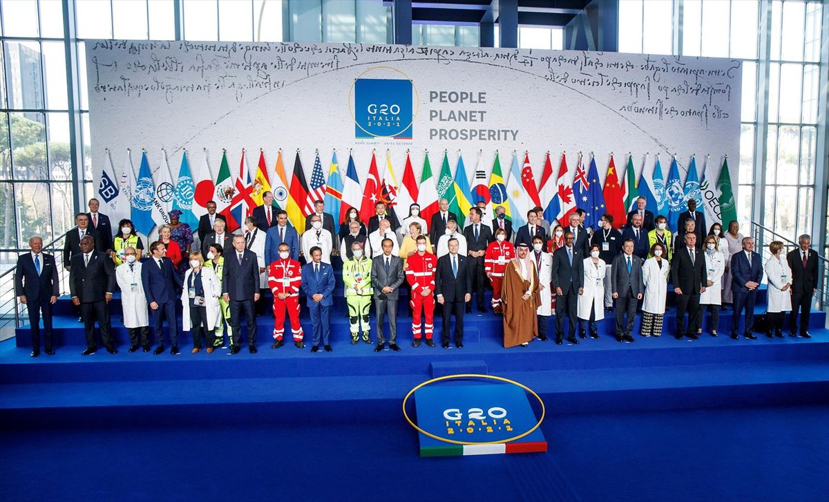 Líderes mundiales posan en la cumbre del G20 en Roma. Foto: EFE