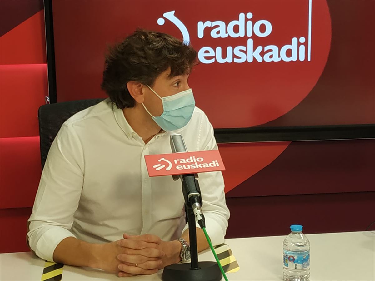 Eneko Andueza, gaur, Radio Euskadiko, Bilboko egoitzan. Argazkia: EITB. 