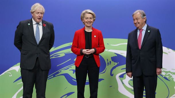 Boris Johnson, Ursula von der Leyen y Antonio Guterres, en su llegada a la COP26. Foto: EFE