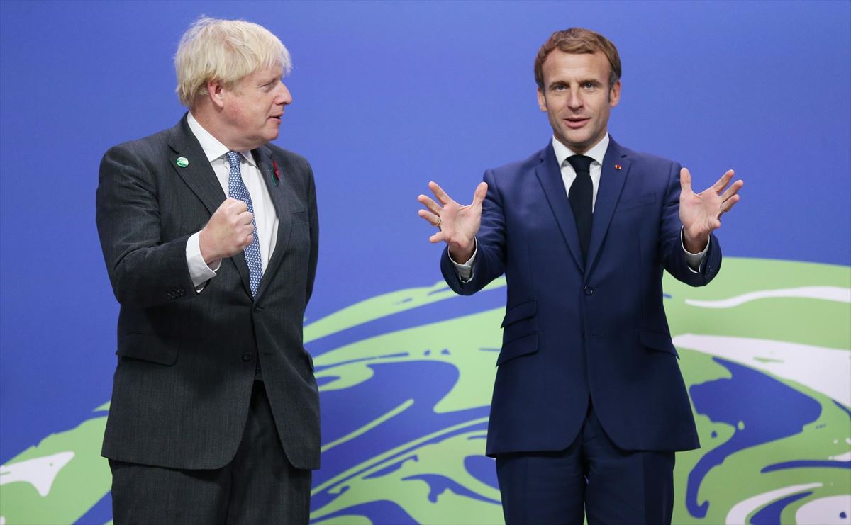 El primer ministro británico Boris Johnson y el presidente francés Emmanuel Macron