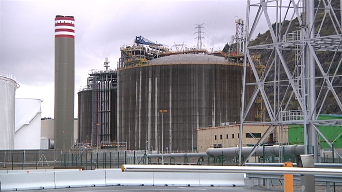 La planta de Bahía de Bizkaia Gas, en Zierbena. Foto: EITB Media.