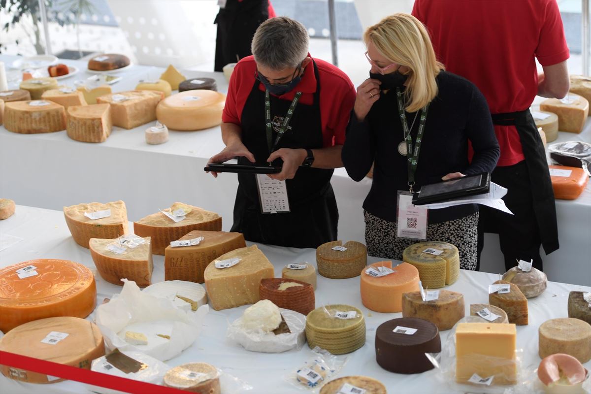 El World Cheese Awards de Oviedo se ha convertido en punto de encuentro para el sector. Foto: EFE
