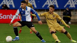 El Alavés remonta ante el Levante y sale del descenso (2-1)