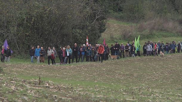 Marcha de EH Bildu a Antondegi, contra el surf park. Foto: EiTB