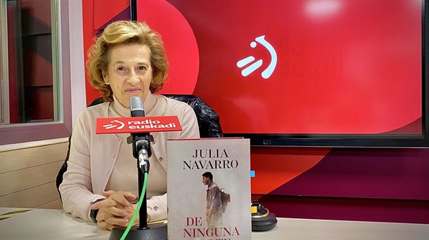 Julia Navarro presenta en 'Distrito Euskadi' su octava novela
