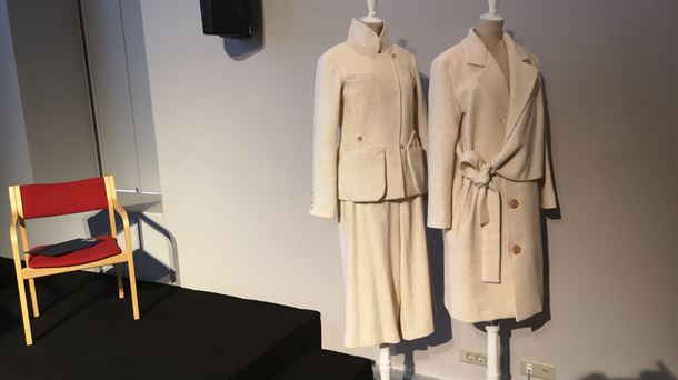 Una innovadora colección de moda: La diseñadora gasteiztarra María Clè recicla lana de oveja Latxa en desuso