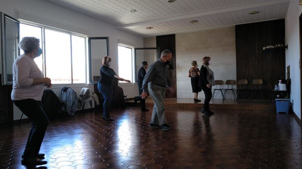 Baile en el centro de mayores Santesteban