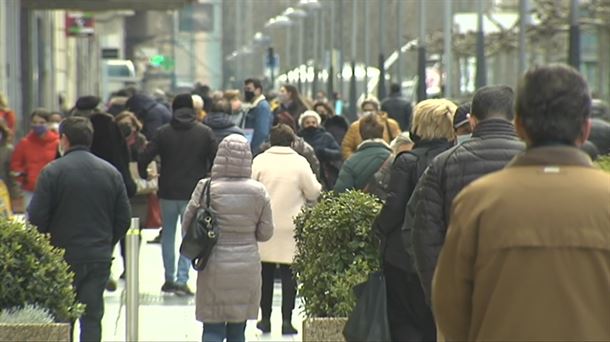 Gente paseando por la calle