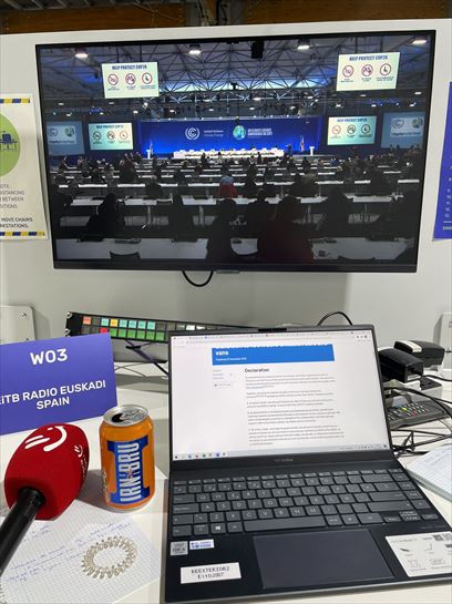 Zona de trabajo de Radio Euskadi en la Cumbre de Glasgow