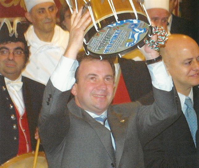 Martin Berasategi con el Tambor de Oro, en el 2005.