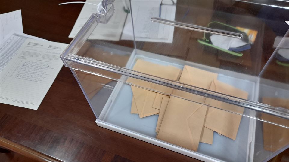 Detalle de la urna del concejo de Ocio (Zambrana)