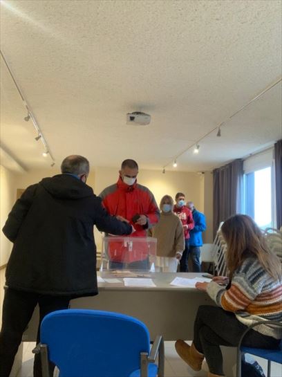 Vecino de Argomaniz (Elburgo) votando