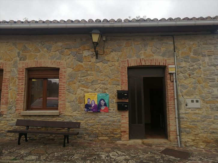 Entrada a la Sala del Concejo de Otazu (Vitoria-Gasteiz)