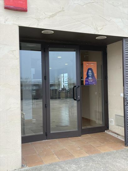 Entrada al Centro Social del concejo de Urarte (Bernedo)