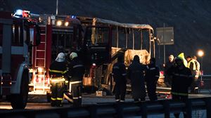 Al menos 46 personas han muerto al incendiarse un autobús en Bulgaria