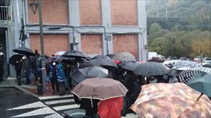 Arrigorriagako emakumeak amore eman eta etxeko giltzak entregatu ditu, kalean gelditzeko arriskuan zegoelako