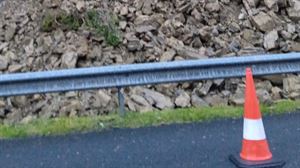 Abierto uno de los carriles cortados en la A-8 por un desprendimiento de tierra en Zestoa