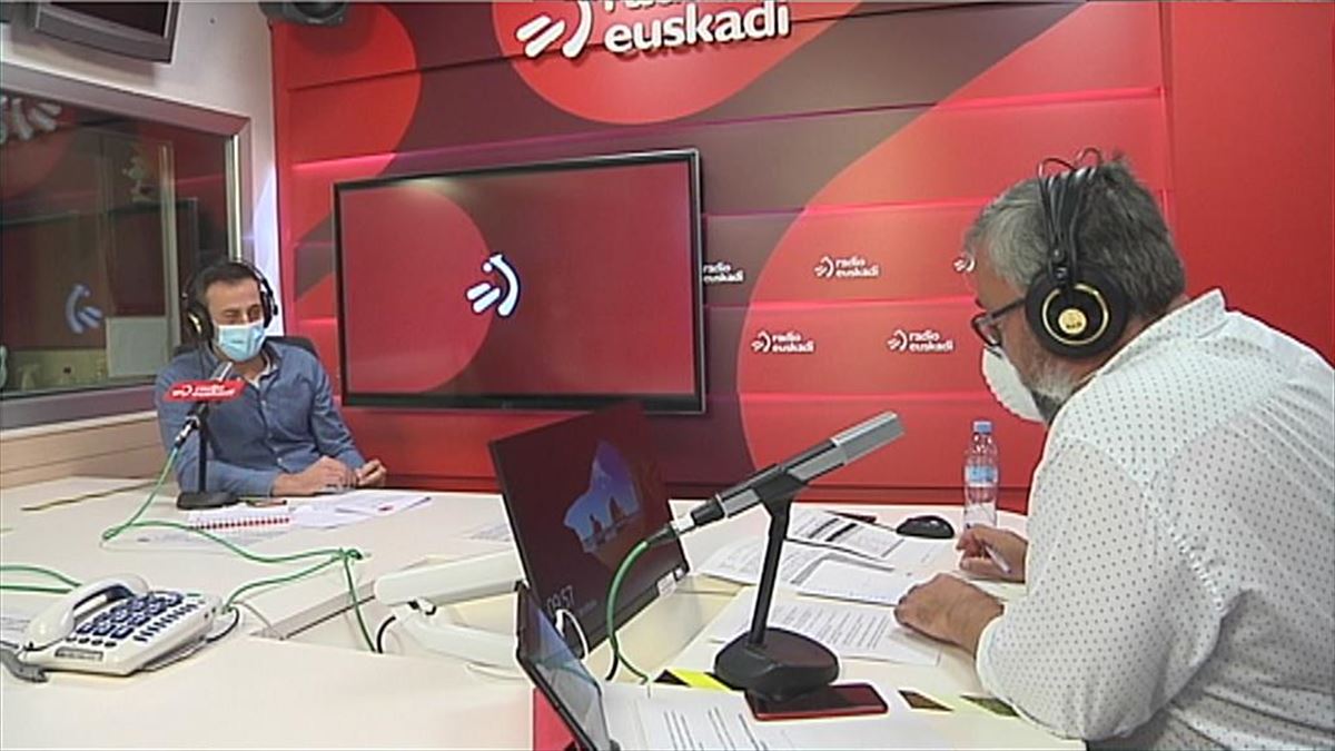 Ekain Rico (PSE-EE) Radio Euskadiko estudioan.