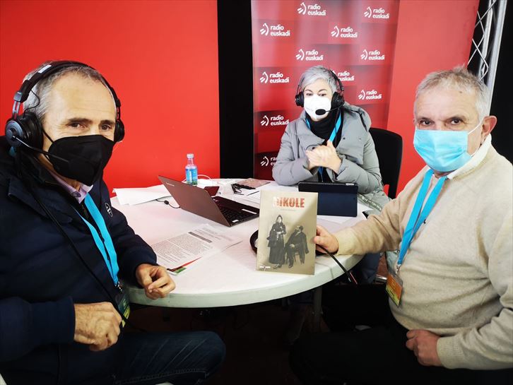 ''Más Que Palabras'', en directo, desde Durangoko Azoka