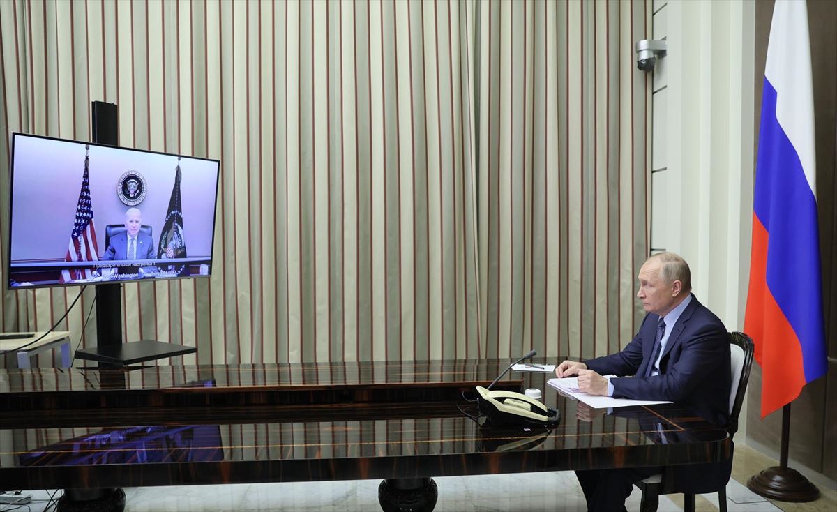 Putin y Biden se han reunido este martes, de manera telemática