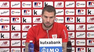 Iñigo Martínez: ''Hay que dar un golpe sobre la mesa''