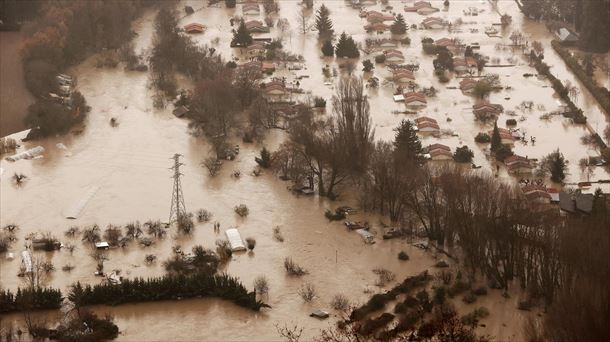 Huarte, ur azpian, drone batetik ateratako irudian. Argazkia: EFE