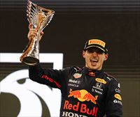 Verstappen, campeón del mundo tras superar a Hamilton en la última vuelta